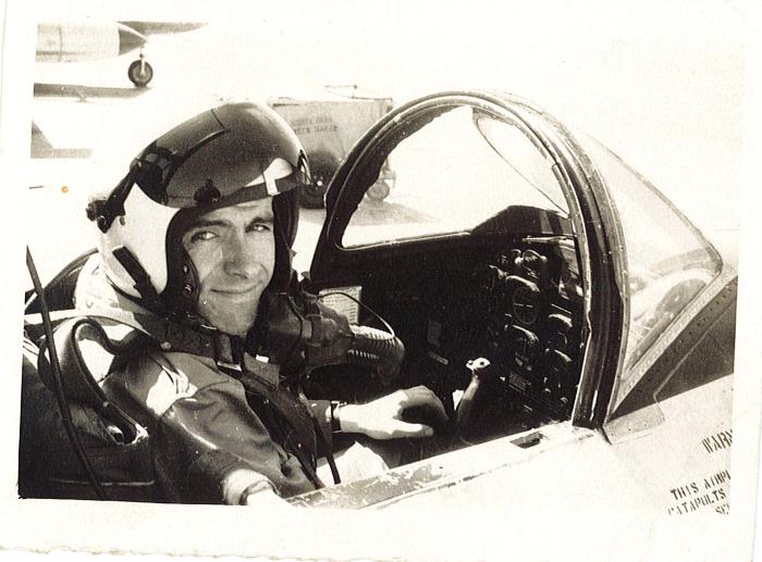 Claude Béchet dans le cockpit du T.33 en 1956