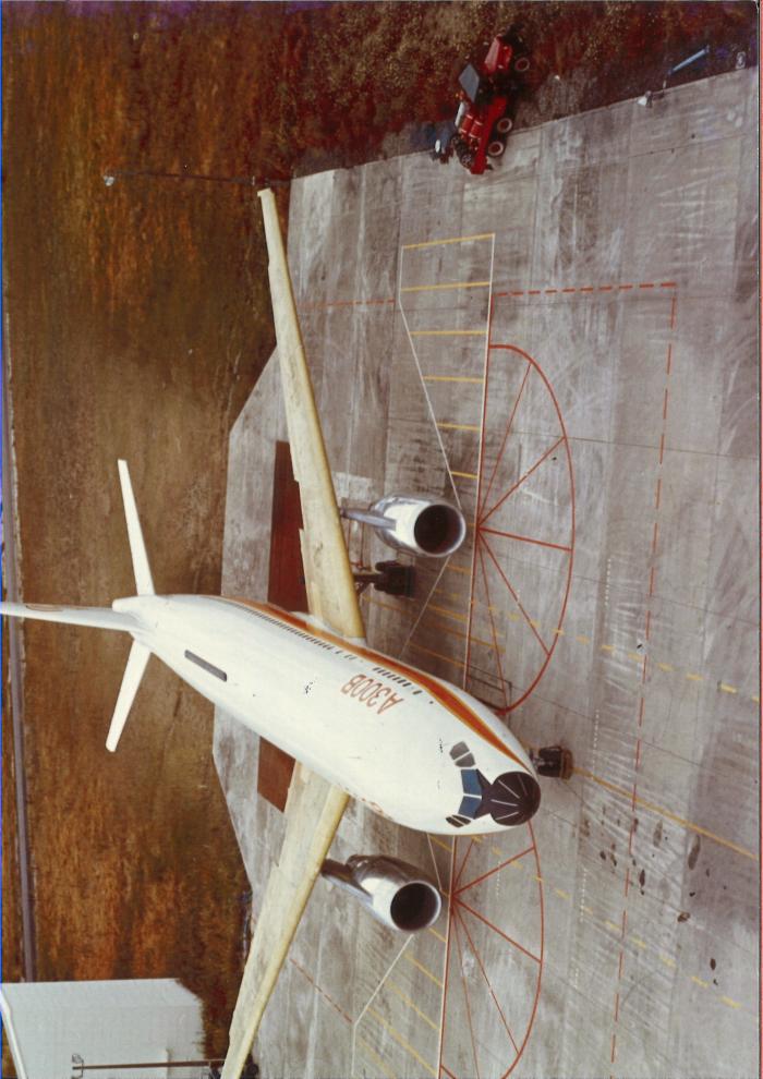 20s crda 4-3 [A300B MSN 001 sur la zone d'essais moteurs]/Aerospatiale 028599. - 3 août 1972. - Photographie