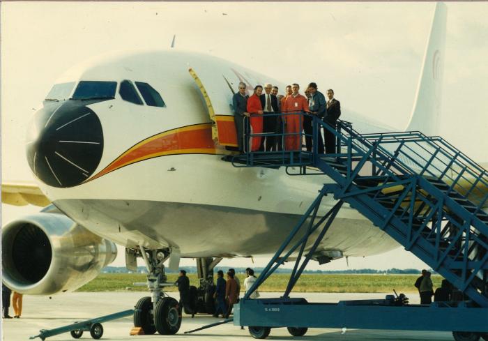 [Equipage A300B MSN 001 en haut de la passerelle]/Aerospatiale 028599. - 3 août 1972